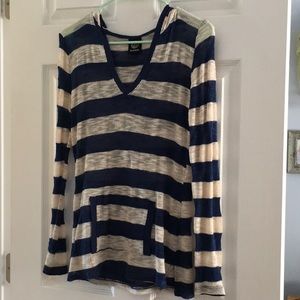 Light weight Bobeau sweater